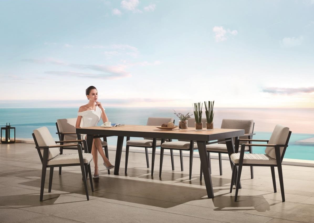 Emoti/D7 Dining Set
