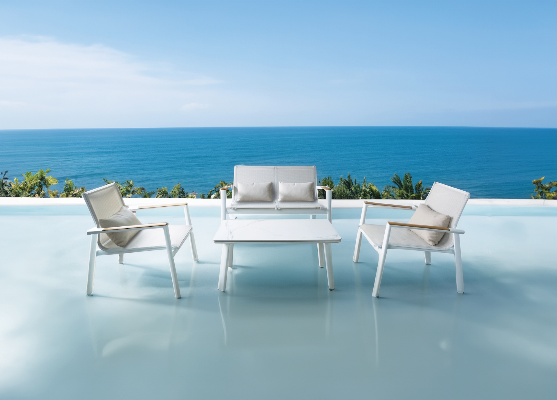 Aspen-2/White Lounge Set